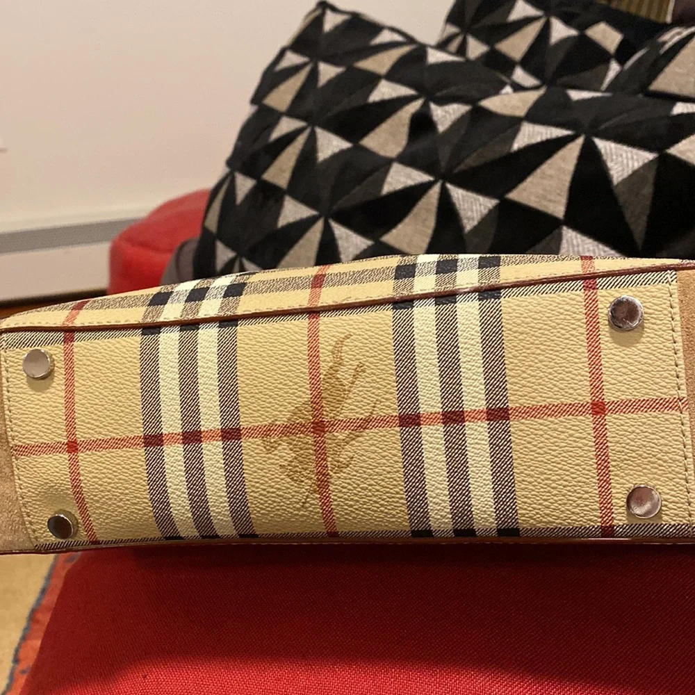 Burberry London Authentic handbag. In better than good condition. - Picture 7 of 16